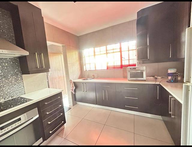 4 BEDROOM HOUSE FOR SALE IN SELCOURT